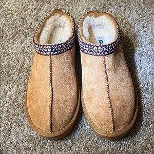 Soda Tan Slippers with Patterned Trim